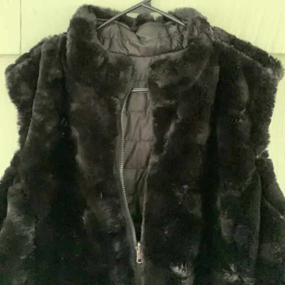 NICOLE Miller reversible quilted black faux fur vest - Picture 10 of 12